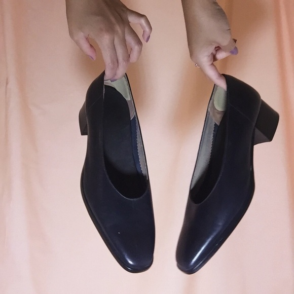 SQUARE TOE NAVY BLOCK HEEL SHOE - Picture 3 of 4